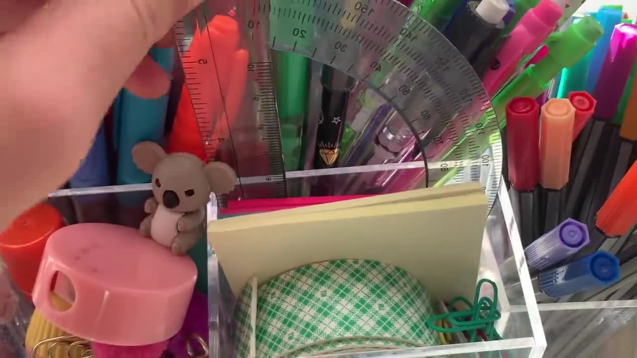 WHAT'S IN MY DESK?? - How I Organize My Desk for School | Stationary-11