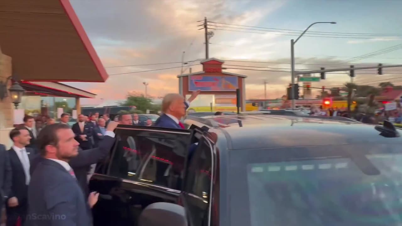 EPIC! TRUMP THANKS SUPPORTERS FROM SUV RUNNING BOARD 🚙💥🇺🇸