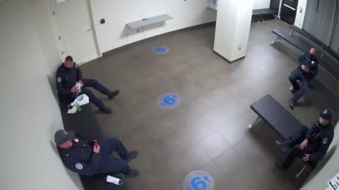 8030FCOB01128BadgingWaitingArea_2021-01-06_17h20min01s090ms.mp4