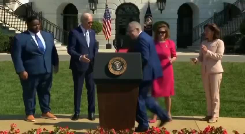 Dementia FJB loves shaking hands 😆