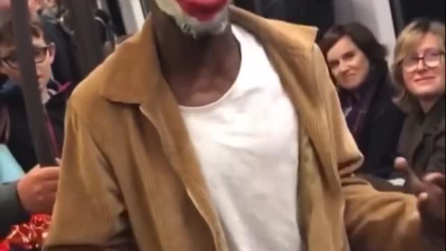 Joker vs Pennywise on Train