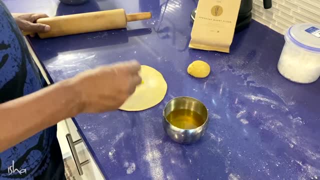 SADHGURU - 4 Tips on How to Eat Right