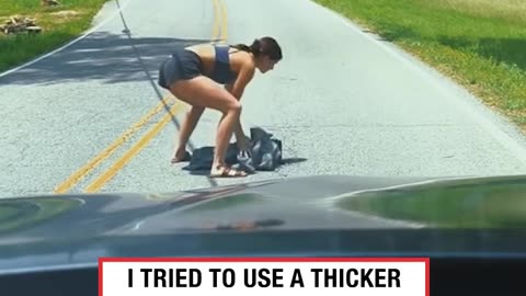 Woman helps injured raccoon off hot road 🦝