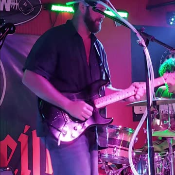 Mason Henderson (Saucy FuzZ) - LIVE @ Undertow (Short 12)