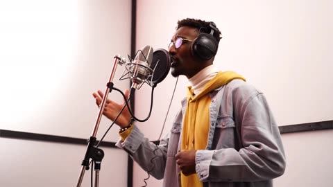 Music Video by DJ izz - OH Yeah