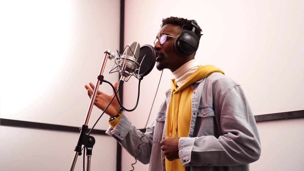 Music Video by DJ izz - OH Yeah