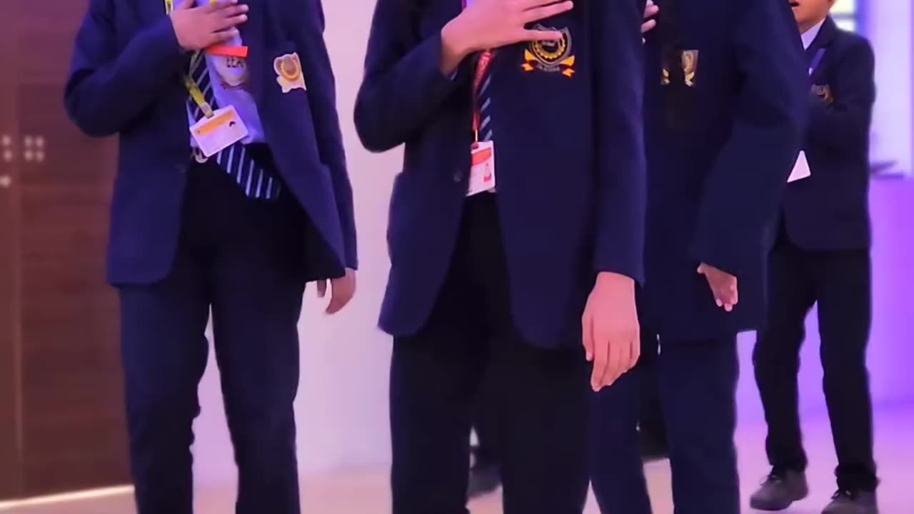 Student dance on dard hua
