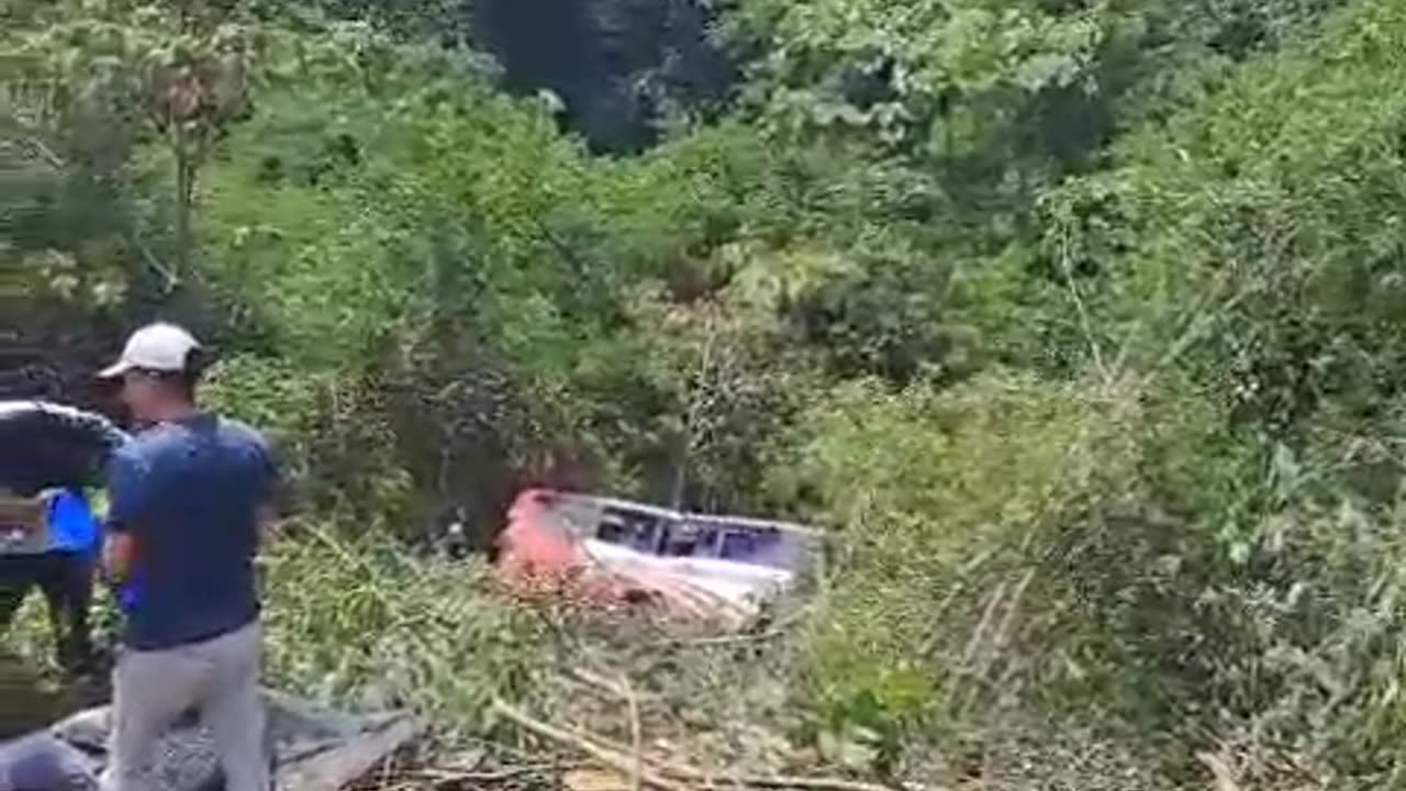 Grave accidente de bus en la vía Ibagué - Bogotá