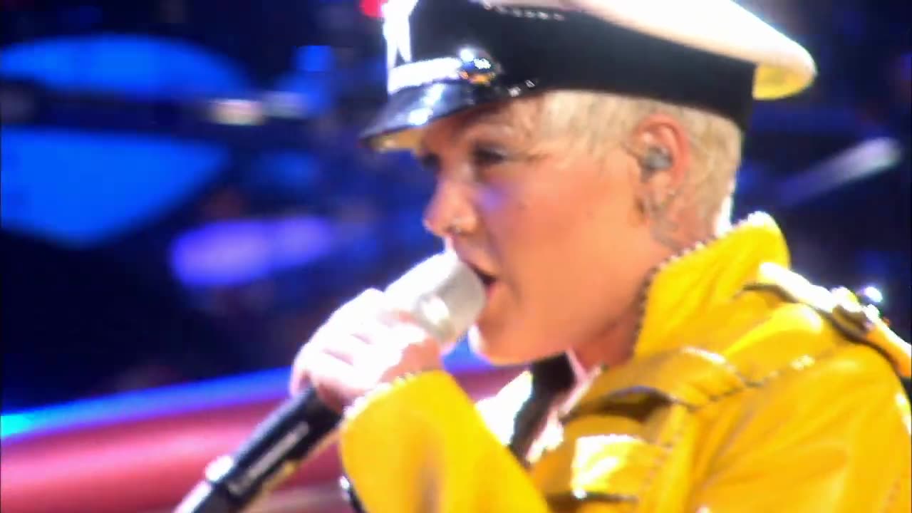 P!nk | Bohemian Rhapsody Live In Australia 2009 ( Funhouse Tour }