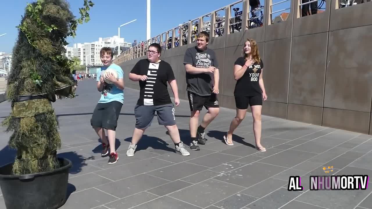Dog and ladies get scared to death bushman prank