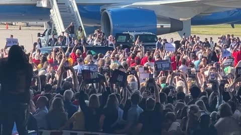 Video of crowd in hanger for Kamal Harris Detroit Rally on 08.07.24