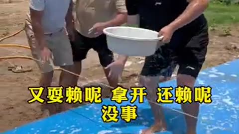 Funny videos (carry a basin of water)