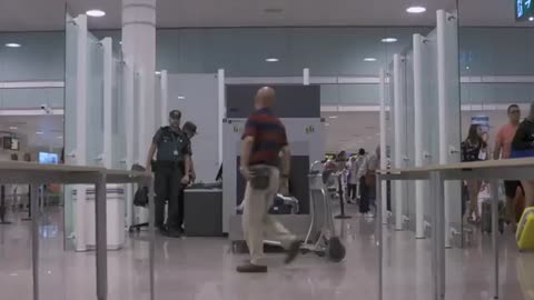 D-MAX _ Airport Security SPAGNA Episodio 1 [Discovery International]