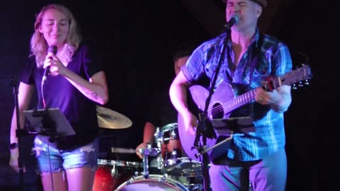 Thursday Night Vibes: Kip Jones sings Shaboozey's A Bar Song at Northland Sports Pub & Grill