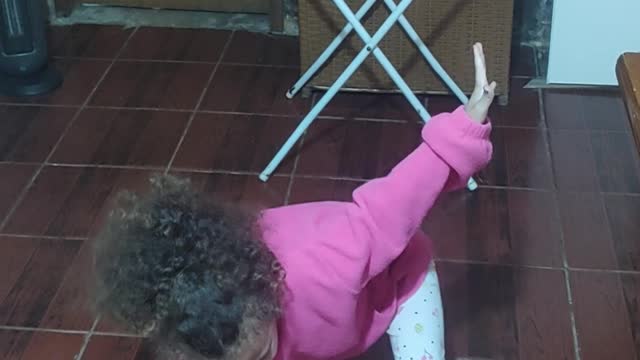 Criança treinando karatê