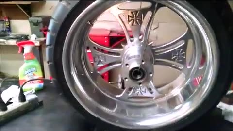 POLISHING ALUMINUM SUCKS HARLEY CHOPPER WHEELS