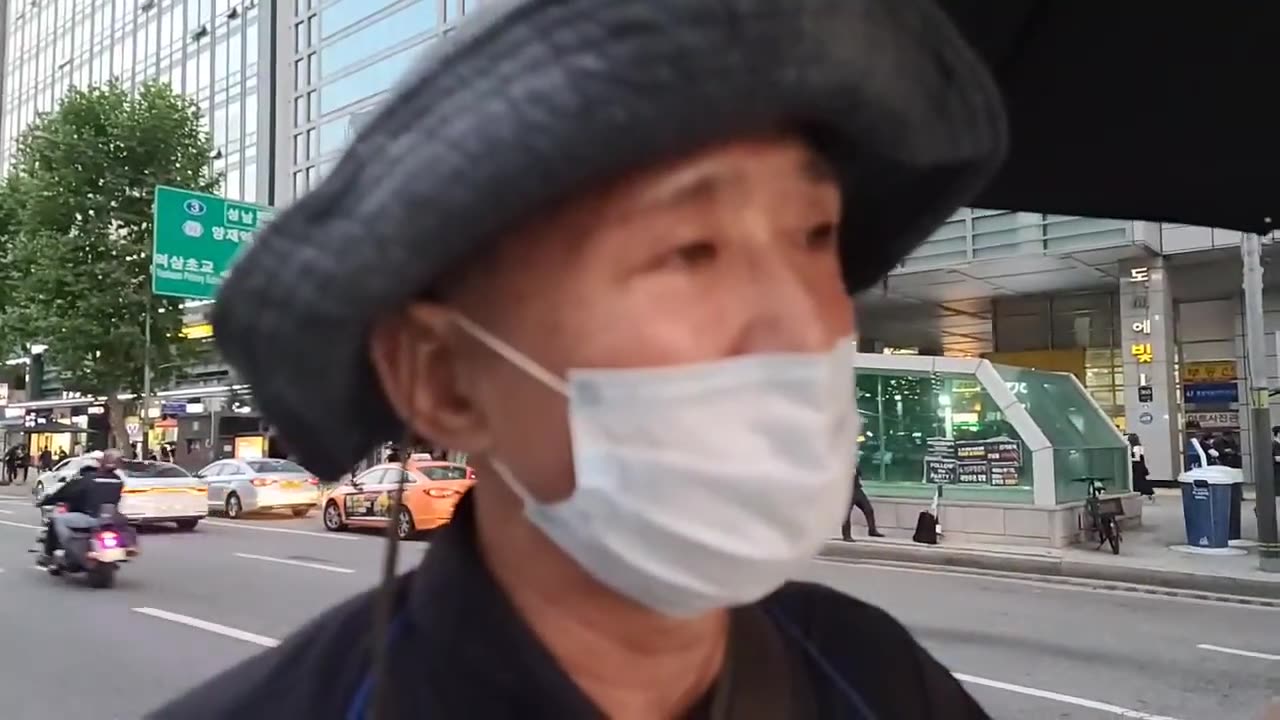 20200622_V3_S01(S9c6EZOfwZI)젊은 1인시위 하는분이 외로울까봐 1인시위로 변신을 하신 분의 소중한 말씀을 듣다