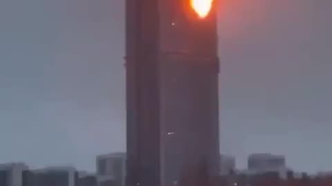 Ukraine just kamikaze bombed a Russian skyscraper