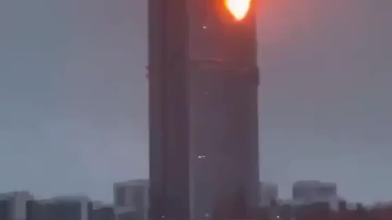 Ukraine just kamikaze bombed a Russian skyscraper