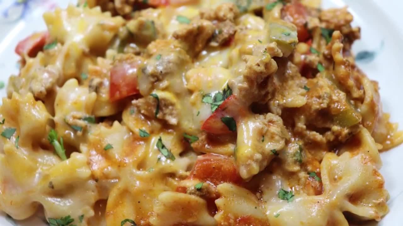 Ground Chicken Fajita Pasta / Quarantine Cooking / MOLCS Easy Recipes