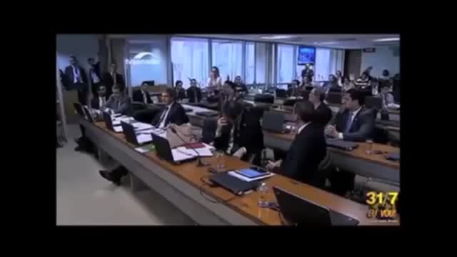 DE DENTE AFIADO
