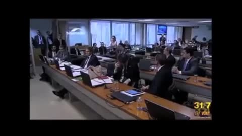 DE DENTE AFIADO