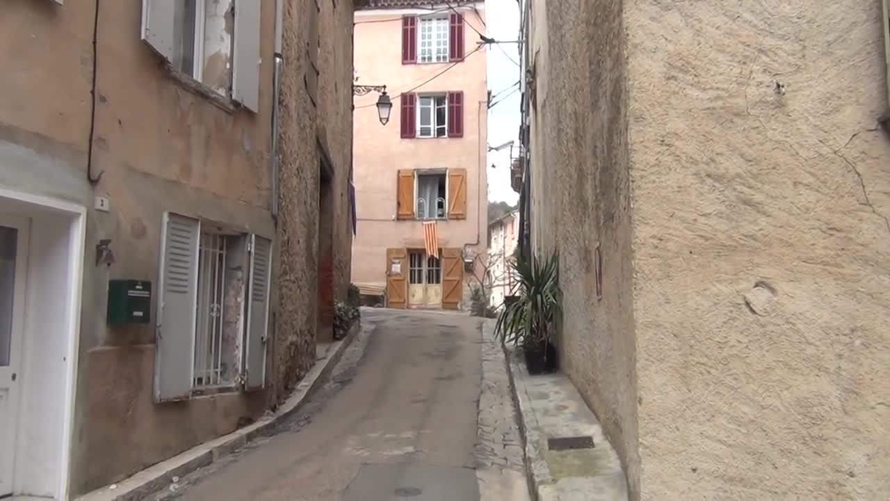 Haunted Templar Castle of Montfort sur Argens, Walled in alive and Skulls in the Walls