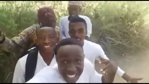 African _Guy_sing_Hindi_song
