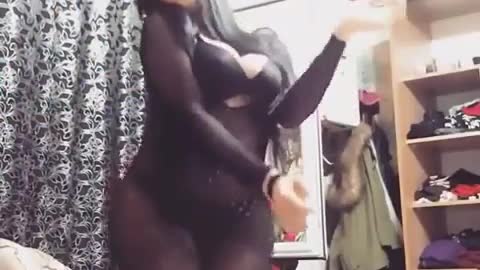 HOT DANCING BEAUTIFUL GIRL!!!!!