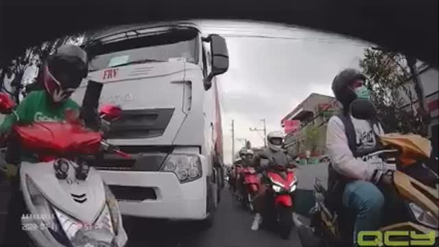 CAR ACCIDENT VIDEOS 05 - CRASHED - Philippines CCTV & DASH CAM Spotted - PINOYVIRALVIDEOS