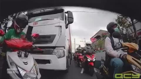 CAR ACCIDENT VIDEOS 05 - CRASHED - Philippines CCTV & DASH CAM Spotted - PINOYVIRALVIDEOS