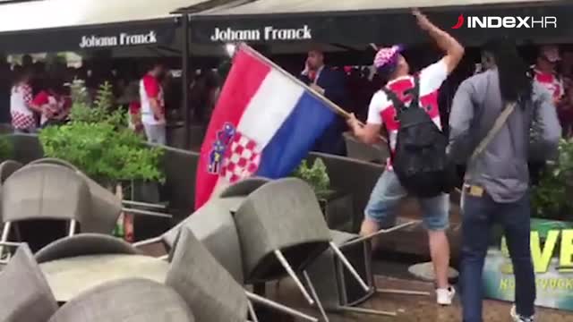 Kiša pada, hrvatskim navijačima to ne smeta