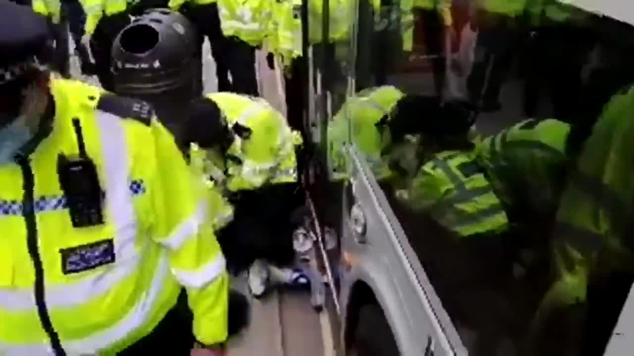 British Police Make VERY Aggressive Arrest Of Anti-Mask Protester