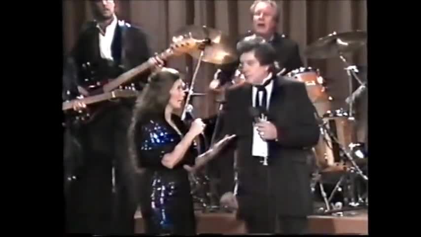 Out Among The Stars ( Video) Baby Ride Easy Johnny Cash & June Carter Cash 1984