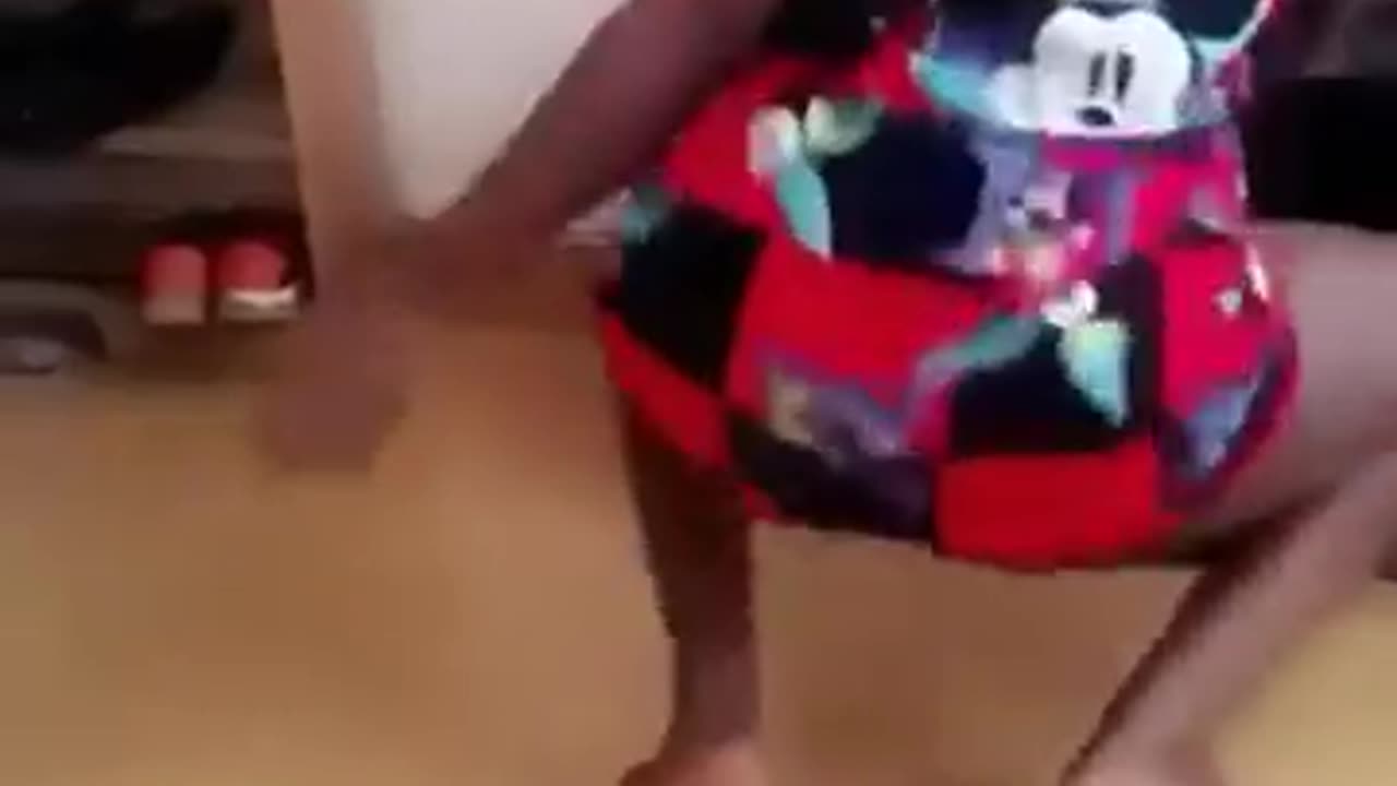 African Girl Teaches Twerking