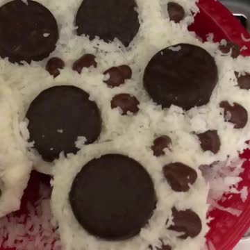 Polar Bear Cupcakes - Paws
