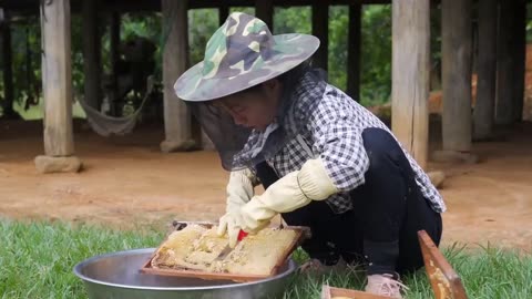 Collecting Honey and Sell in Village Market