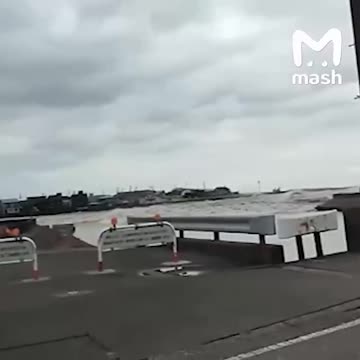 Japanese tsunami. Doesn’t even look real.