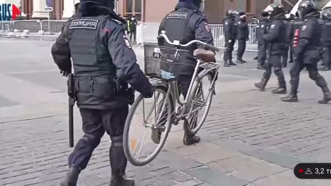 At a rally in Moscow, policemen detained a bicycle.