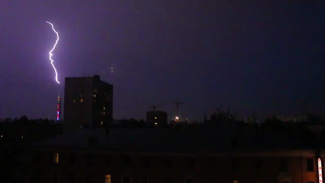 Summer thunderstorm in Moscow. How lightning strikes the Ostankino tower - 6 hits per hour!