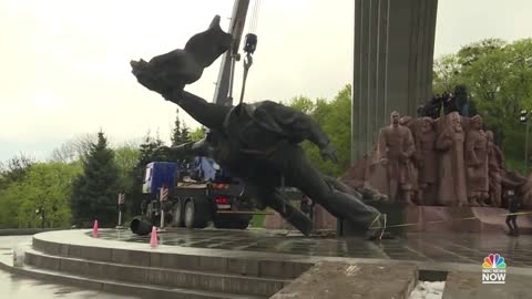 Heads Roll As Soviet-Era 'friendship' Monument Dismantled In Kyiv