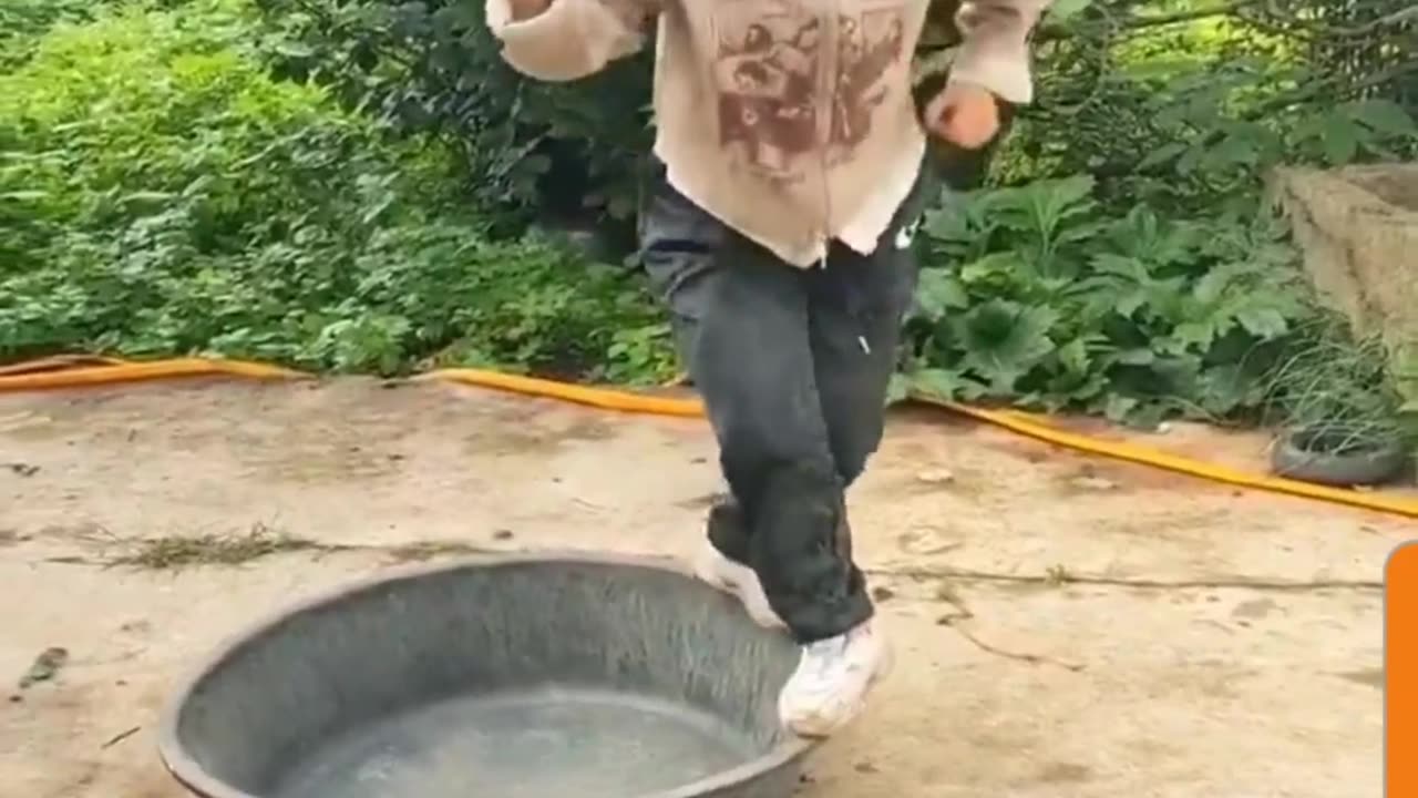 Kung Fu Kid: Girl's Amazing Balance Skills on a Wobbly Pot!