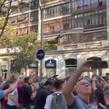 Puigdemont, con tus impuestos