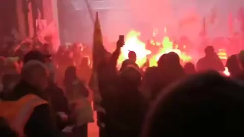 Amazing scenes at BlackRock HQ in Paris as the people hit the site.