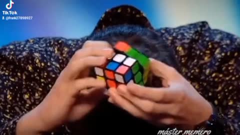 amazing skill to assemble rubik's cube blindfolded