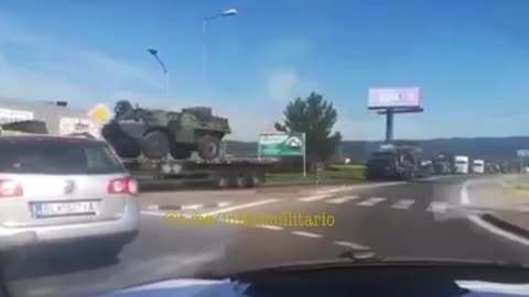 Konvoj francouzských obrněných transportérů VAB na Slovensku mířící na Ukrajinu