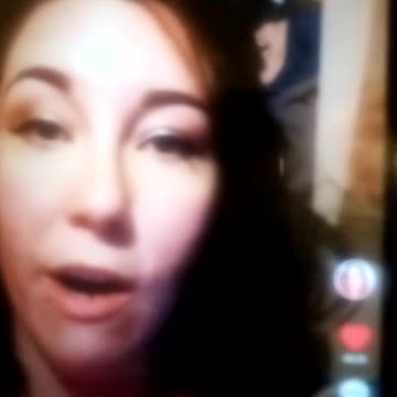 Tictoc girl shows the world