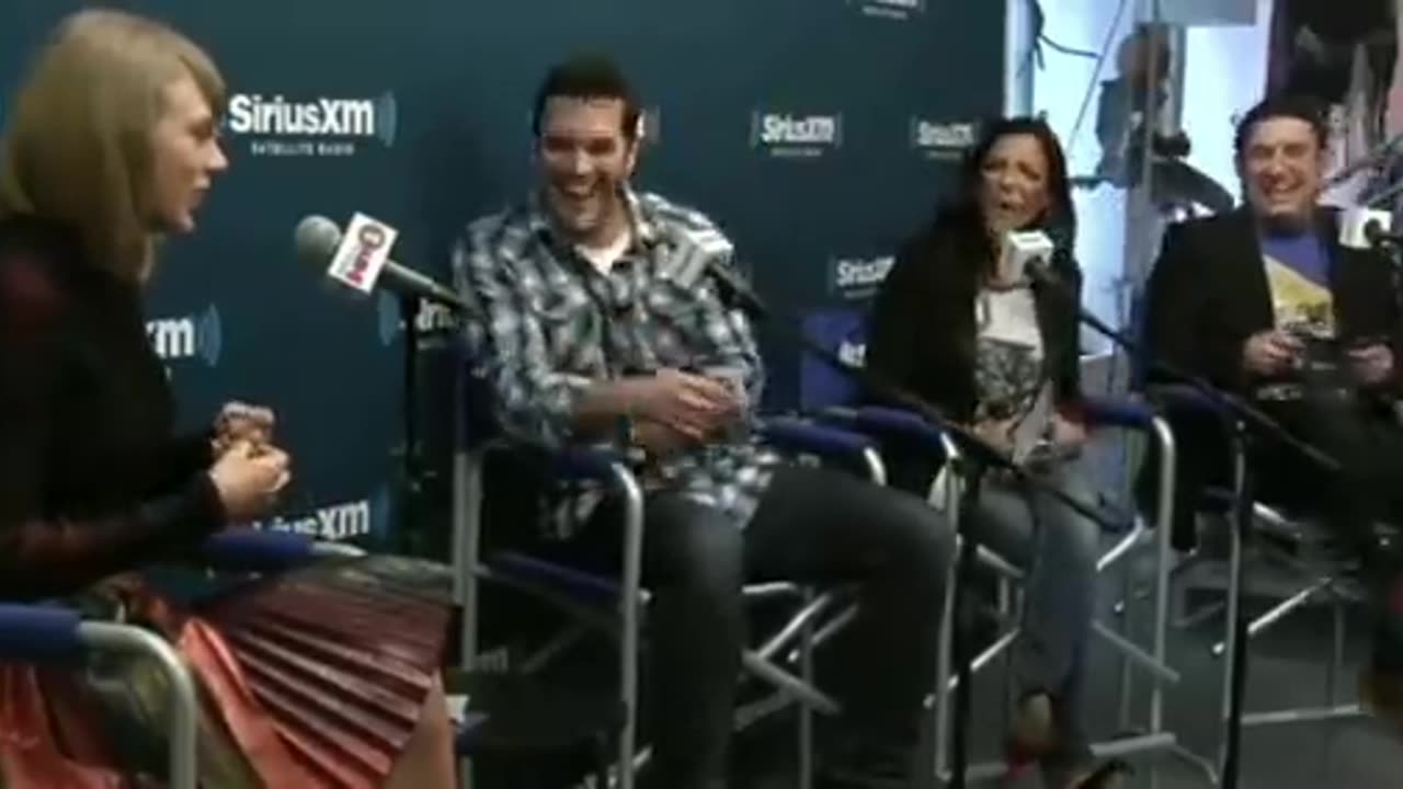 Taylor swift handling rude interviewers and rude questions for 4 minutes straight