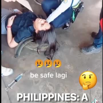 PHILIPPINES: A LADY COLLAPSED AT THE METRO RAIL TRANSIT STATION 💉🤔