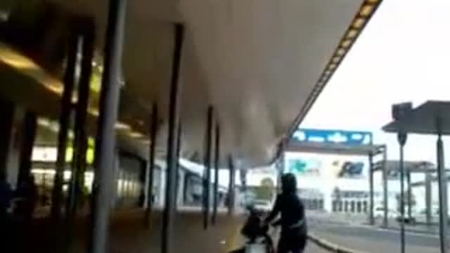 高知県高知駅前ライブ。ともぞう